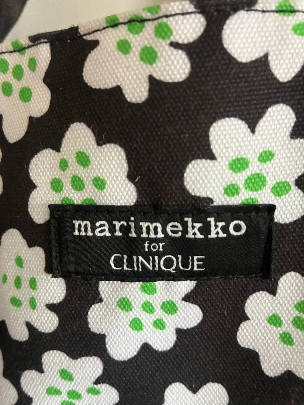 Marimekko for Clinique Black Tote with White and Green Floral Pattern - Picture 2 of 6